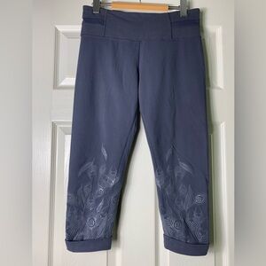 Lululemon | Grey Acro Crop Silicone Peacock Details - 8